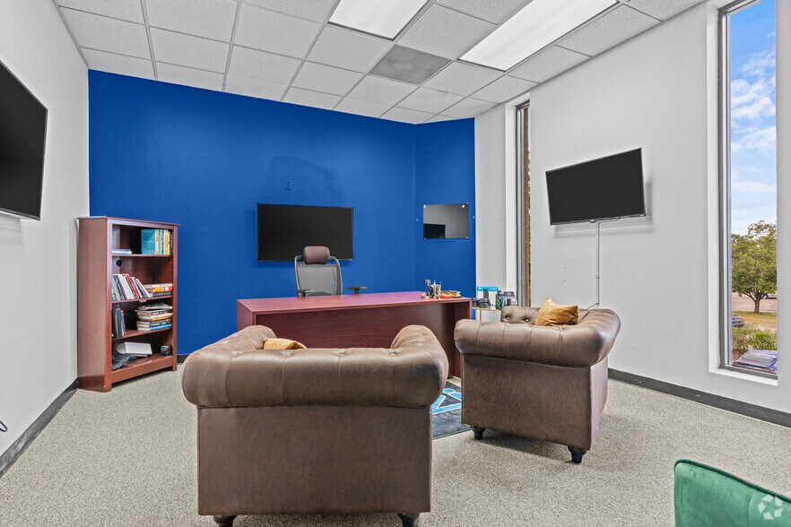 More Photos Of 900 Commonwealth Pl, Virginia Beach Coworking Space