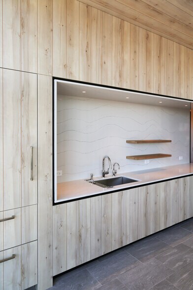 More Photos Of 732 W Randolph St, Chicago Unknown For Lease