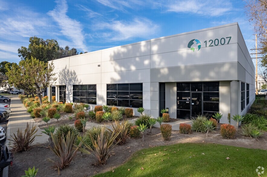 More Photos Of 12007 Los Nietos Rd, Santa Fe Springs Warehouse For Lease