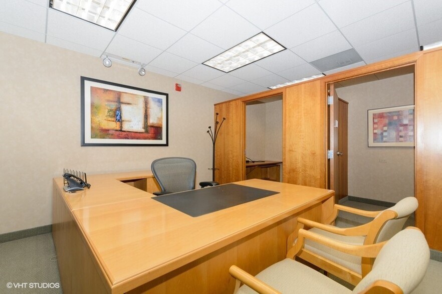 More Photos Of 275 S Roselle Rd, Schaumburg Bank For Sale