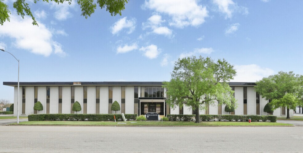 More Photos Of 16903 Buccaneer Ln, Houston Coworking Space