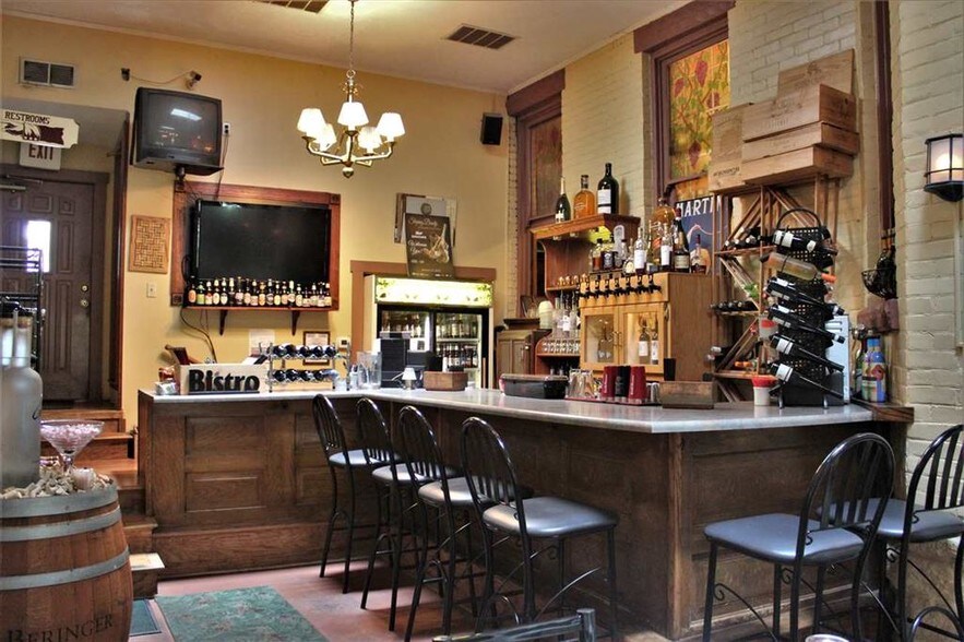 More Photos Of 1208 6th Ave, Huntington Restaurant For Sale