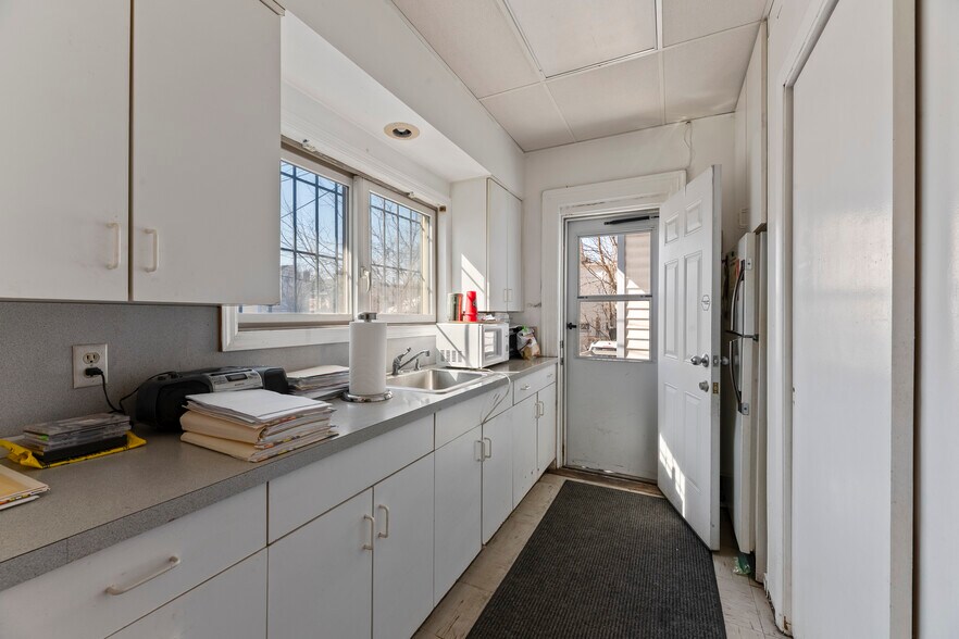 More Photos Of 137 Livingston Ave, New Brunswick Office Residential For Sale