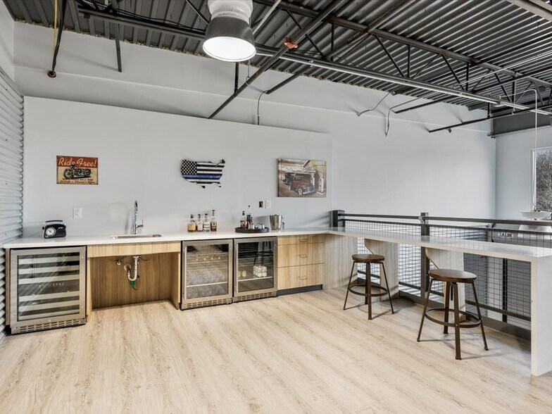 More Photos Of 6701 Dominion Garages Ave, Woodford Specialty For Sale