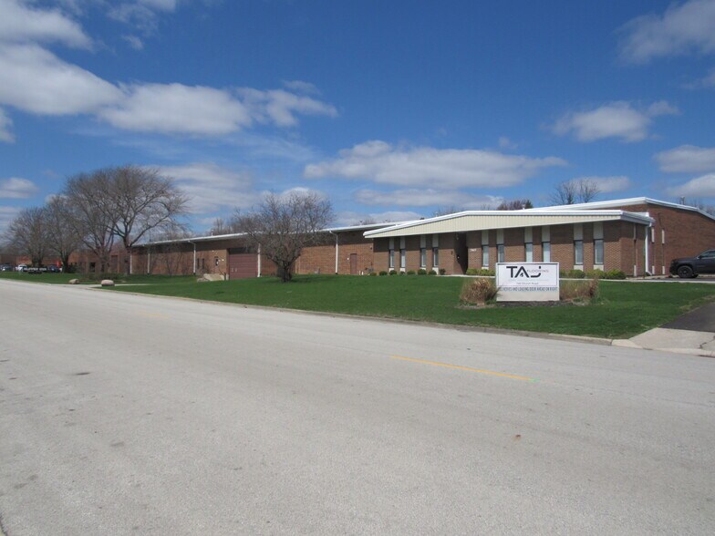 Primary Photo Of 740 Church Rd, Elgin Manufacturing For Sale
