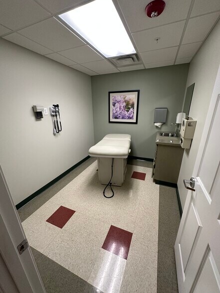 More Photos Of 1200-1620 W 75th St, Downers Grove Unknown For Lease