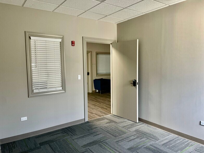 More Photos Of 718 Ogden Ave, Downers Grove Loft Creative Space For Lease