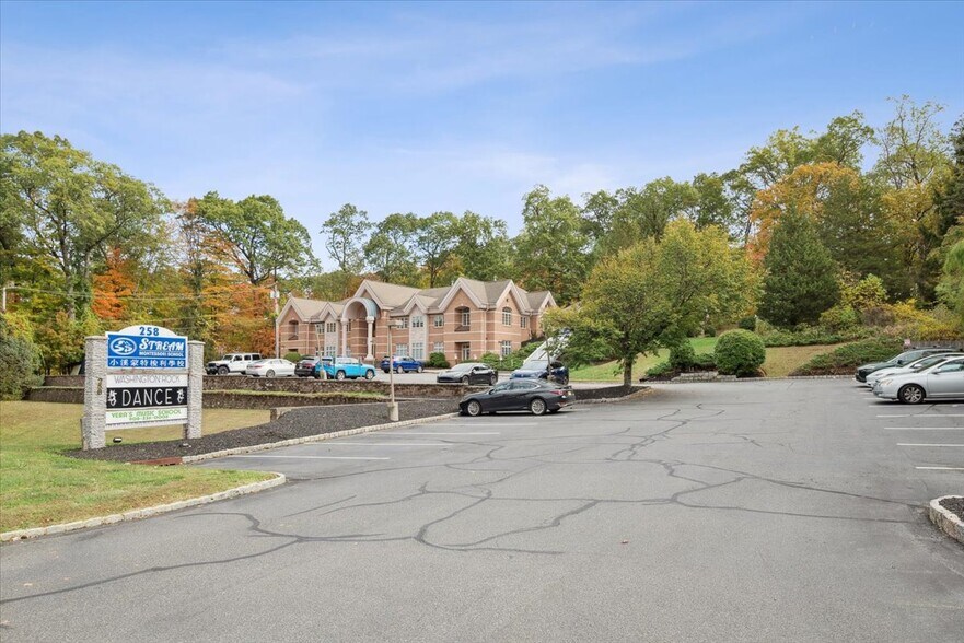 More Photos Of 258 King George Rd, Warren Office For Sale