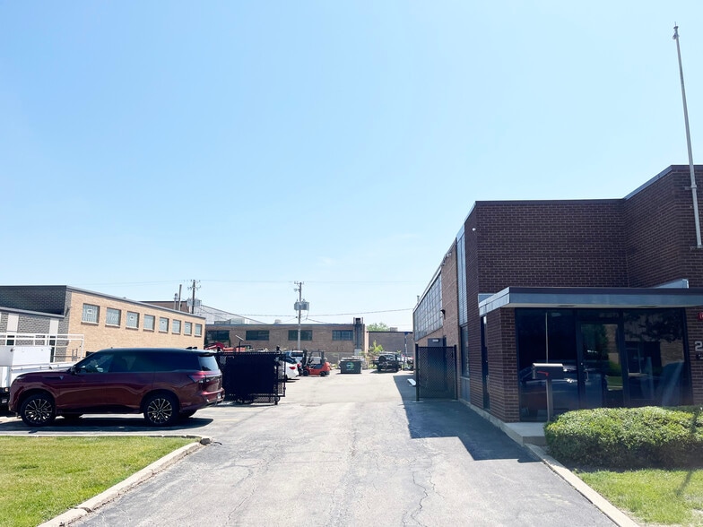 More Photos Of 221 King St, Elk Grove Village Manufacturing For Sale