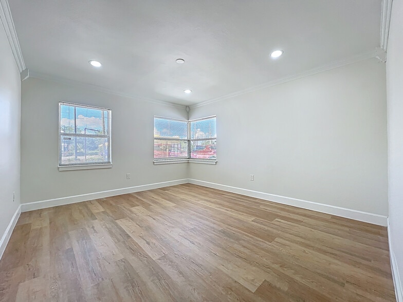 More Photos Of 507 East St, Longwood Office Residential For Lease