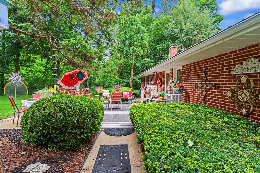 More Photos Of 524 State Route 314 N, Ontario Specialty For Sale