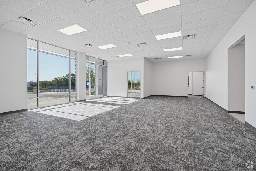 More Photos Of 3210 N Central Expy, McKinney Unknown For Lease