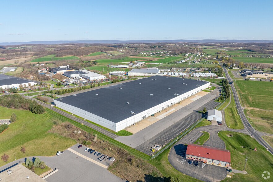 More Photos Of 9750 Commerce Cir, Kutztown Distribution For Lease
