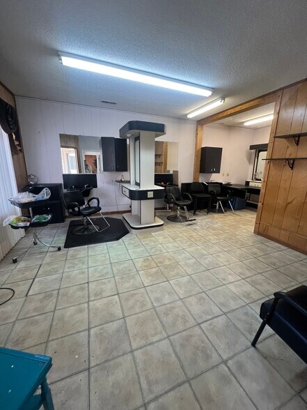 More Photos Of 28 Mullin Hill Rd, Spruce Pine Flex For Sale