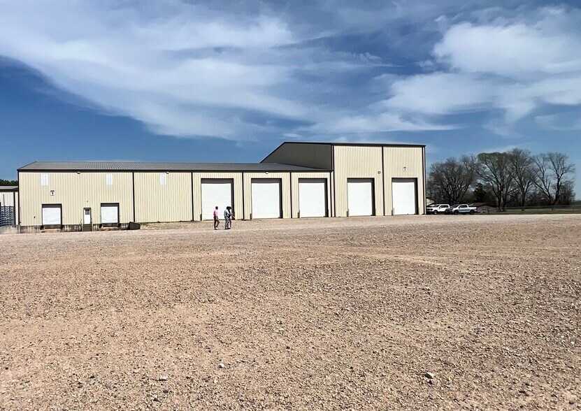 More Photos Of 10241 US-67, Texarkana Warehouse For Sale