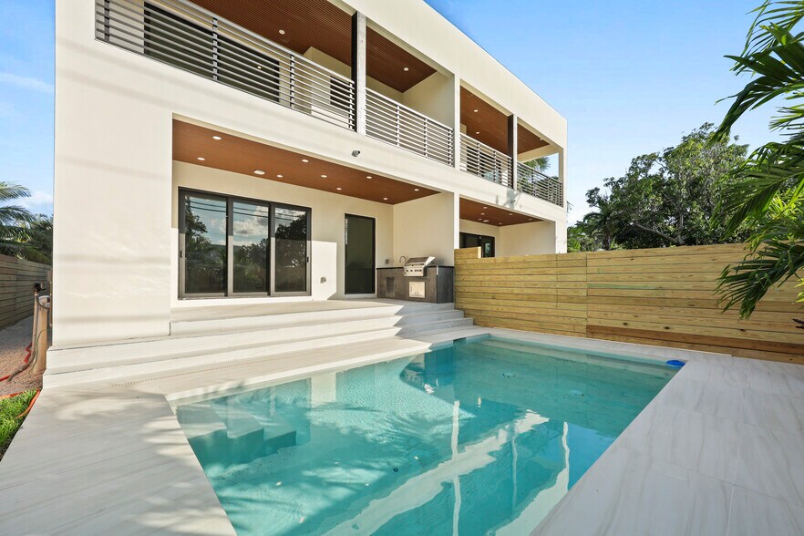 More Photos Of 1321 NE 13th Ave, Fort Lauderdale Multifamily For Sale