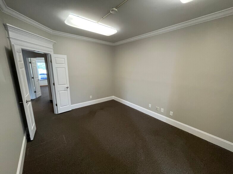 More Photos Of 2719 Graves Dr, Goldsboro Office For Lease