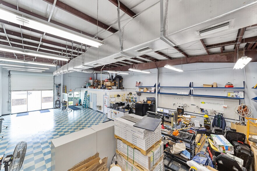 More Photos Of 1521 SW 12th Ave, Ocala Distribution For Sale