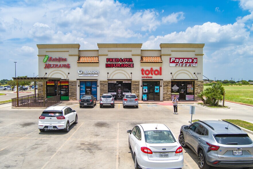 More Photos Of 301 N Alton Blvd, Alton Freestanding For Sale