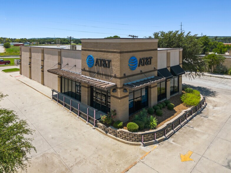 Primary Photo Of 210 W Commerce St, Brownwood Fast Food For Sale