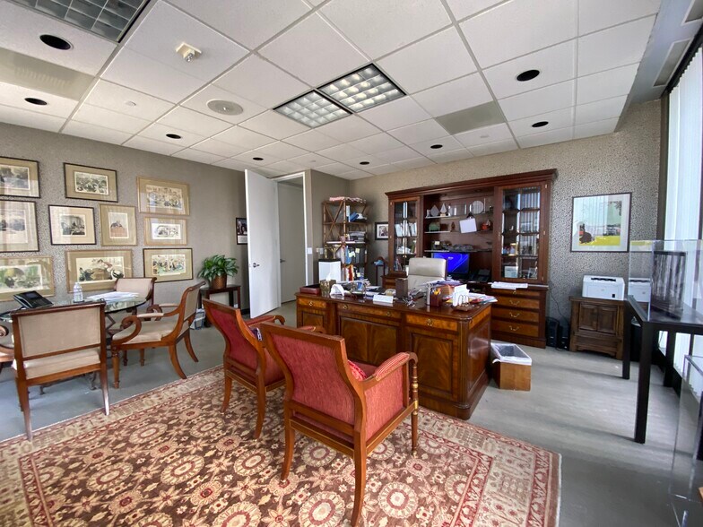 More Photos Of 1901 Avenue of the Stars, Los Angeles Office For Lease