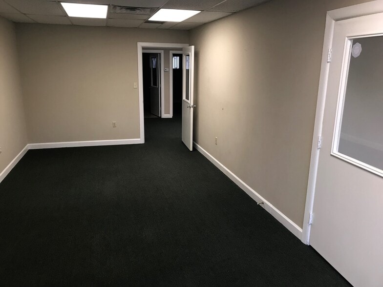 More Photos Of 6315 Presidential Ct, Fort Myers Office For Lease