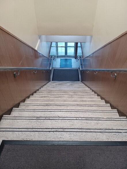 More Photos Of 11655 Queens Blvd, Forest Hills Office For Lease