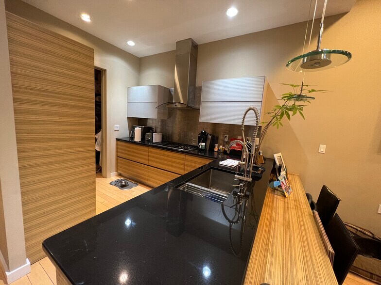 More Photos Of 156 W 29th St, New York Office For Sale