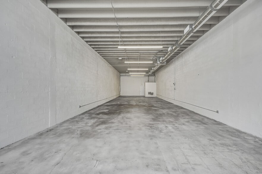 More Photos Of 8368-8388 NW 56th St, Miami Warehouse For Lease