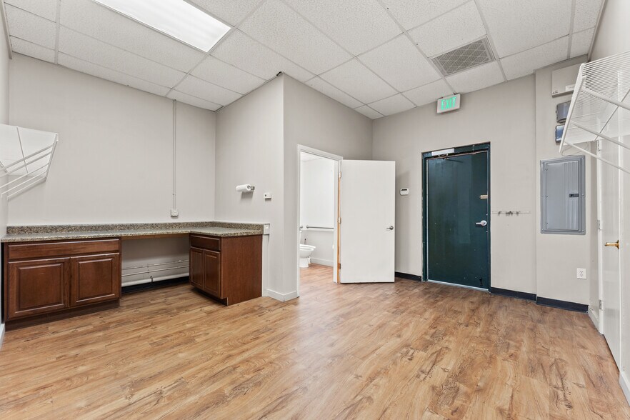 More Photos Of 179 College Dr, Orange Park Unknown For Lease