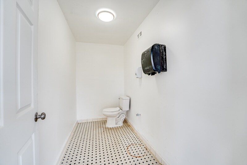 More Photos Of 69 Copeland St, Jacksonville Flex For Lease