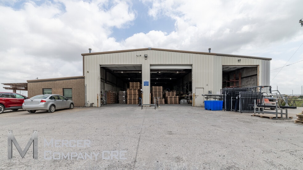 More Photos Of 3116 S Council Rd, Oklahoma City Manufacturing For Lease