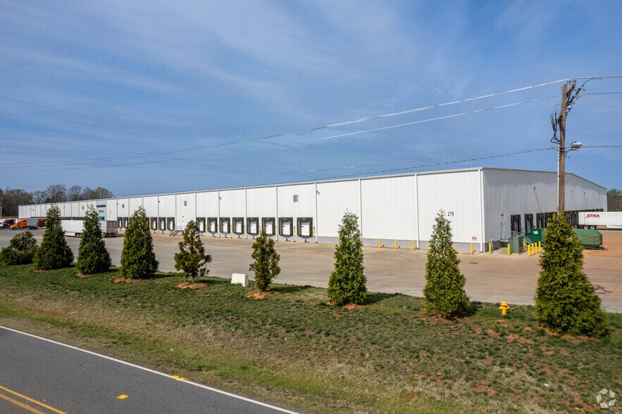 More Photos Of 279-281 Old Murdock Rd, Troutman Distribution For Lease