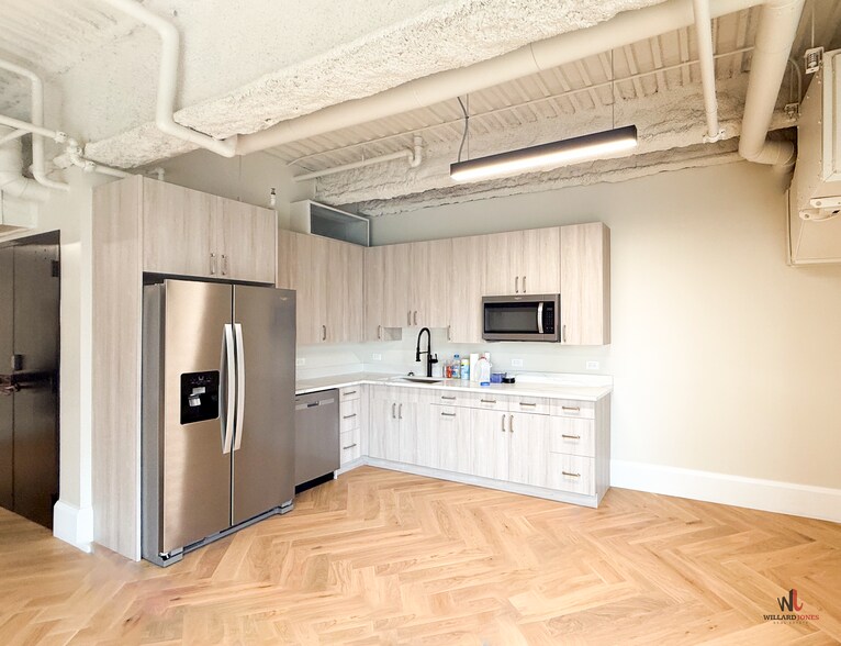 More Photos Of 1123 W Randolph St, Chicago Apartments For Lease