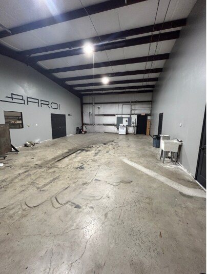 More Photos Of 8825 Eastex Fwy, Beaumont Warehouse For Lease