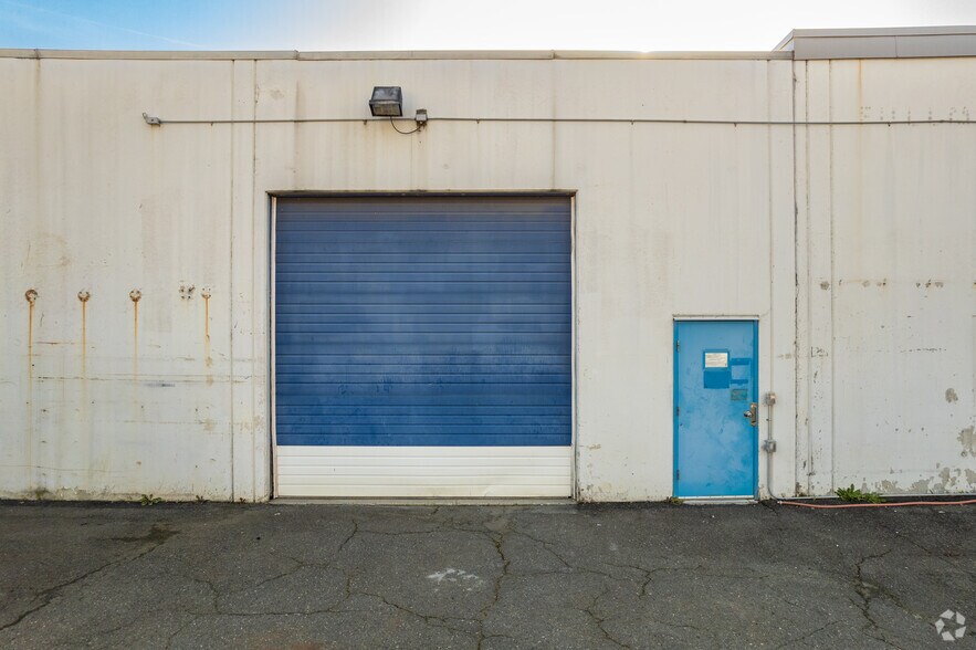 More Photos Of 5805 SW Hood Ave, Portland Warehouse For Lease