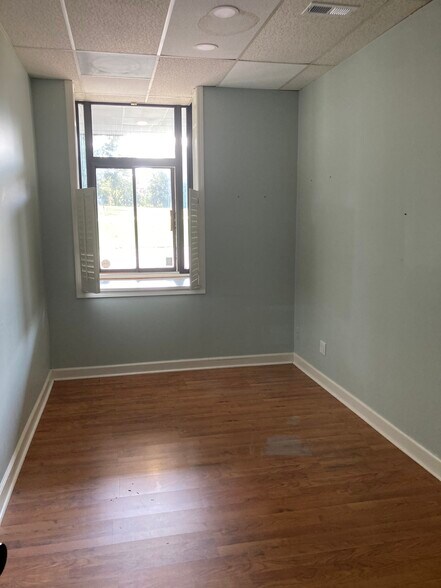 More Photos Of 18 W Gibson St, Hartwell Medical For Sale