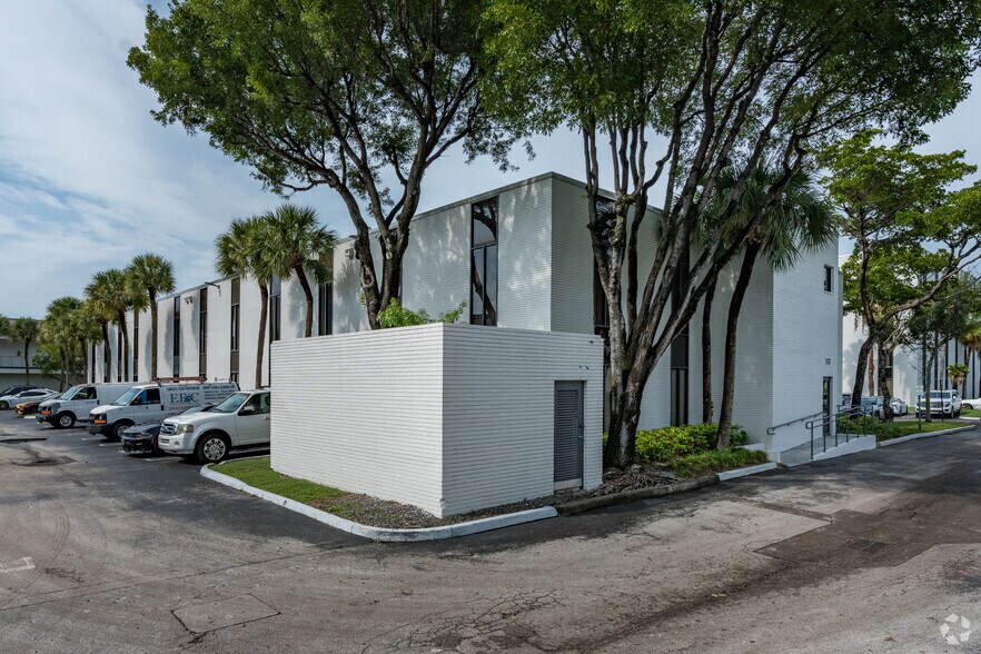More Photos Of 7855 NW 12th St, Doral Office For Lease