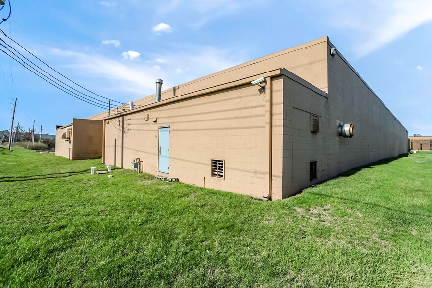 More Photos Of 2334 Production Dr, Indianapolis Warehouse For Lease