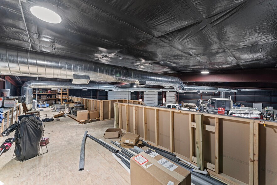 More Photos Of 814 SE Sunnyside School Rd, Blue Springs Warehouse For Sale