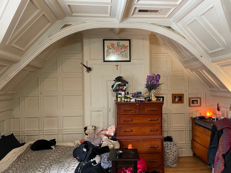 More Photos Of 36 Bellevue Ave, Bristol Apartments For Sale