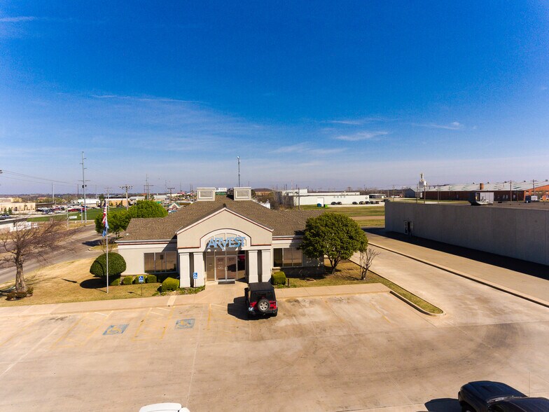 More Photos Of 930 N Country Club Rd, Ada Land For Lease