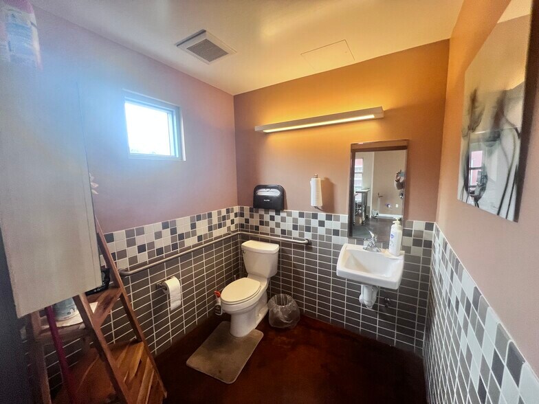 More Photos Of 1331 7th St, Berkeley Loft Creative Space For Lease