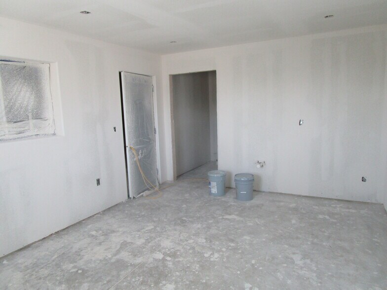 More Photos Of 365 Airlinks Dr, Garden City Industrial For Sale