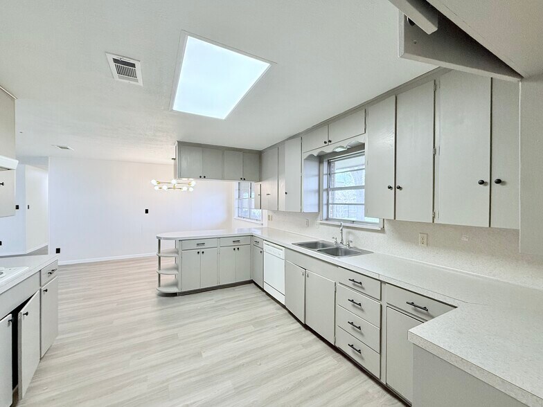 More Photos Of 10025 Farm to Market 1660, Hutto Warehouse For Sale