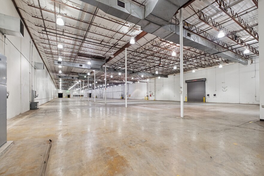 More Photos Of 8100 Kempwood Dr, Houston Manufacturing For Lease