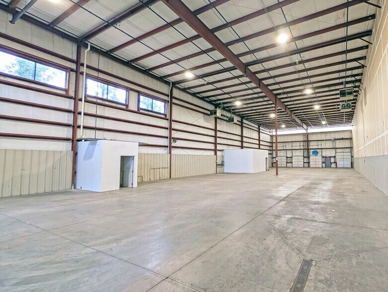More Photos Of 2020-2108 McDonough St, Joliet Warehouse For Lease