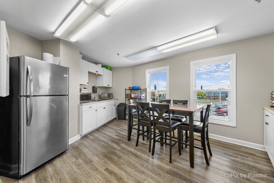 More Photos Of 1060 E Lake St, Hanover Park Office For Sale