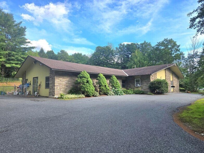 Primary Photo Of 90 Charlestown Rd, Claremont Schools For Sale