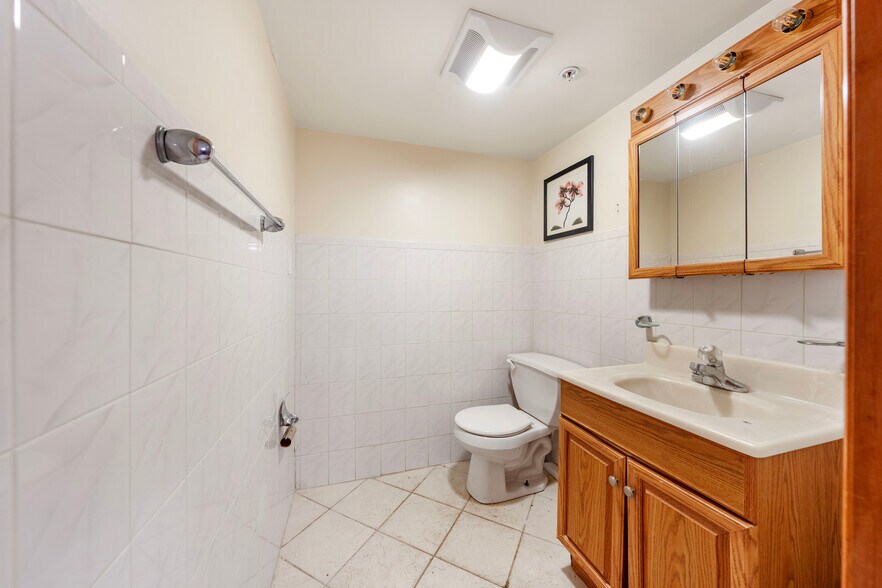 More Photos Of 910 SUMMIT Ave, Union City Office Residential For Sale